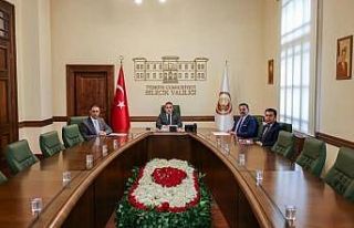 Vali Sözer ve İl Müdürü İlhan çevrim içi toplantıya...