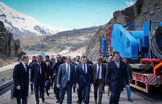 Vali Taşyapan heyelan bölgesinde