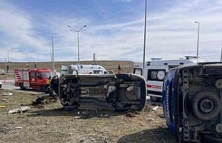 Van’da zincirleme kaza: 4’ü askeri personel 6...