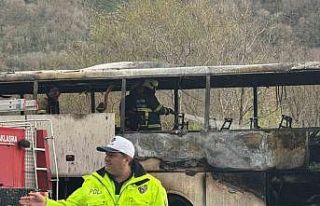 Yalova’da seyir halindeki yolcu otobüsü alevlere...