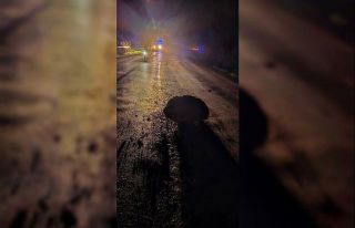 Yamaçtan kopan kaya parçaları Karabük-Yenice kara...