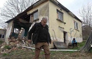 Yan parseldeki inşaat nedeniyle evsiz kaldılar