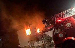 Yanan evde dumandan etkilenen iki çocuk hastaneye...