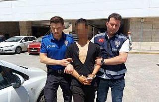 Yaşlı adama "2 saattir balık tutamıyorsun"...