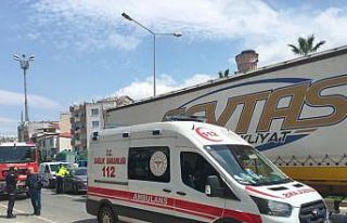 Yaya geçidinde tırın çarptığı kadın hayatını...