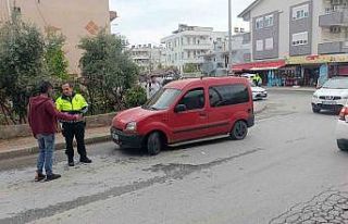 Yayanın aracın altında kaldığı kaza kamerada