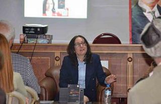 Yazar Hülya Başarangil Demir, Bilecik’te okuyucuyla...