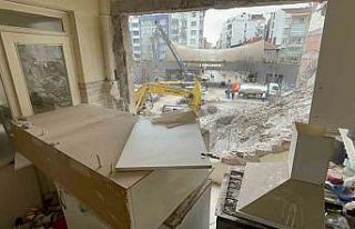 Yıkılmaya çalışılan bina sebebi ile zarar görenler...