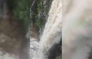 Yoğun yağışlar, Şeyhandede Şelalesinin debisini...