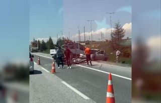 Yol şeridi çeken araca otomobil çarptı