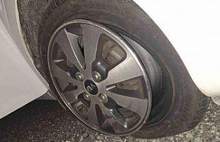 Yolda oluşan çukurlar kazalara davetiye çıkartıyor