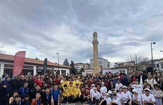 Yüzlerce kişi sağlıklı yaşama dikkat çekmek...