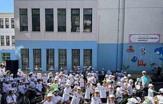 Zeytinburnu’nda "Mektepten Meclise Pedal"...