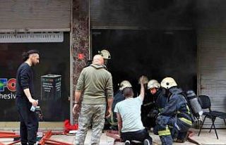 Antalya’da sünger dolu depoda korkutan yangın