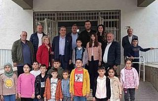 Çermikli iş adamından öğrencilere kırtasiye...