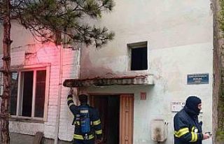 Evde çıkan yangında dumandan etkilenen 98 yaşındaki...