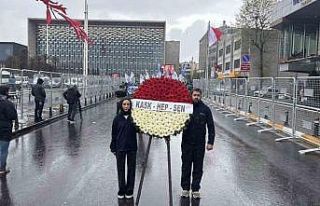 HEP-SEN 1 Mayıs’ı Taksim’de kutladı