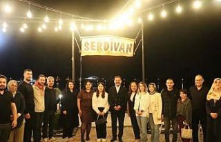 İl Müdürü İlhan, huzurevi personeliyle bir araya...