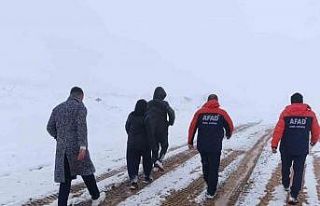 Kar sebebiyle mahsur kalan vatandaşlar ekipleri seferber...