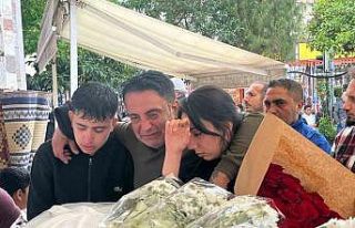 Kızını ameliyat masasında kaybeden babanın tabuttaki...