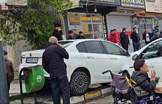 Muş’ta iki araç çarpıştı