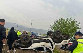 Osmaniye’de kontrolden çıkan otomobil tarlaya...