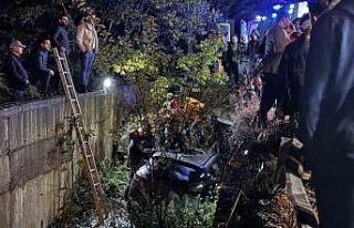 Sakarya’da otomobil dereye uçtu: 1 yaralı