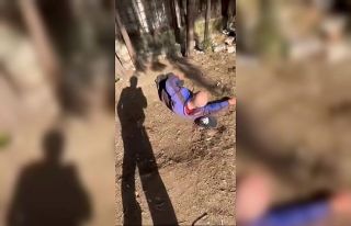 Sokakta uyuyan yaşlı adamın yüzüne tekme atıp...