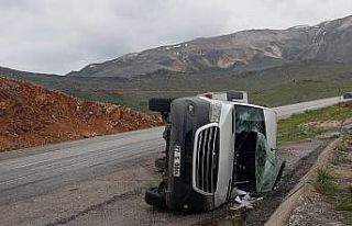 Taziyeye gidenleri taşıyan minibüs devrildi: 11...