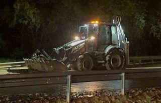 Tokat-Sivas kara yolu yaşanan taşkın nedeniyle...