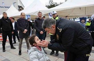 Trafik bilinci için tek yürek: Erzurum Emniyeti...
