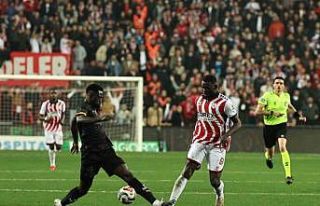 Trendyol Süper Lig: Samsunspor: 4 - Galatasaray:...