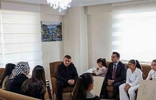 Vali Sözer çocuklarla bir araya geldi