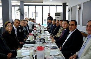 Birecik’te muhtarlar onuruna yemek programı düzenlendi