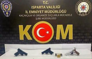 Isparta’da kaçak ürün ve silahlara el konuldu