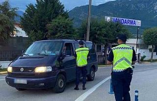 Muğla’da Jandarma trafik denetimlerinde 45 sürücünün...