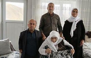 Yüksekova’da yüzleri güldüren yardım: Hatun...