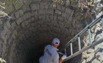 Kuyuya düşen tilki kurtarıldı