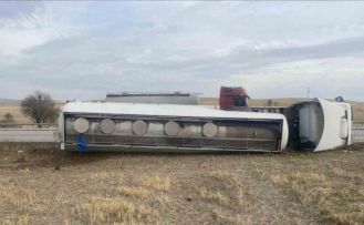 Kırıkkale’de akaryakıt tankeri devrildi: 1 yaralı