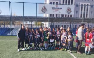 Özalplı kız futbol takımı il birincisi oldu