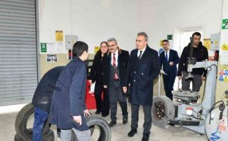 Vali Çiçek’ten okul ziyareti