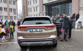 Başkan Büyükkılıç’ın Togg’u, Yerli Malı Haftası’nda öğrencilerle buluştu