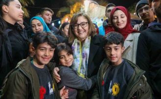 Başkan Şahin, şehir yaşamına katkı sunan büyükşehir belediye başkanları arasında birinci oldu