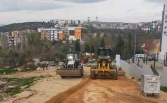 Büyükşehir Belediyesi, Kuşadası’nın yollarını yenilemeyi sürdürüyor