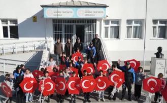 Erzincan’da gökyüzünü polisler ve çocuklar birlikte renklendirdi