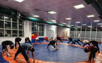 Güreş minderinde güç ve teknik bir arada