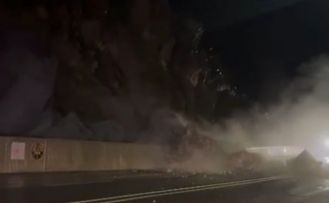 Hakkari-Van yolunda heyelan