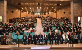 Hayata köprü sanat projesi kapsamında "Altın Çağ" tiyatro gösterisi sahnelendi