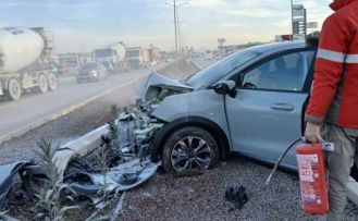 Hurdaya dönen araçtan yaralı kurtuldu