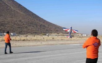Kendi ürettikleri model uçakla hedef 100 kilometre uçmak